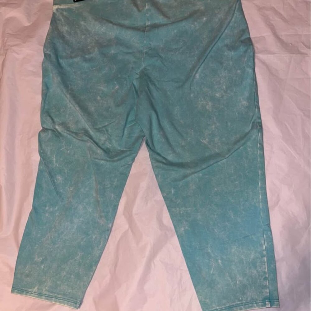 New! Torrid Capri Leggings size 2X (18-20) - Picture 6 of 10